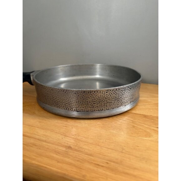 Flavor Seal Kinney Ware 9" Hammered Aluminum Fry Pan Textured Exterior Handle - Picture 3 of 8